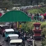 antrean jip wisata Bromo
