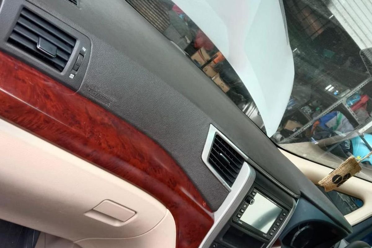 Dasbor Mobil Mewah